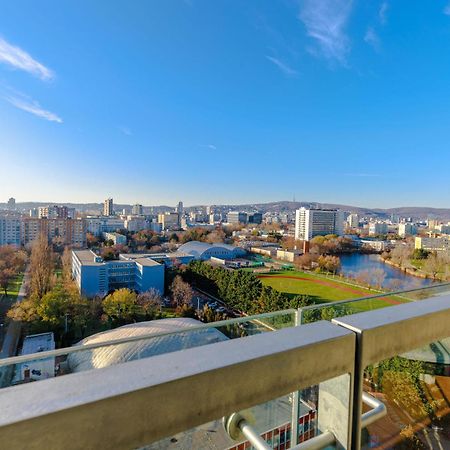 Sunny Apartment With Amazing Terrace On The 13Th Floor Near City Center Bratislava Dış mekan fotoğraf