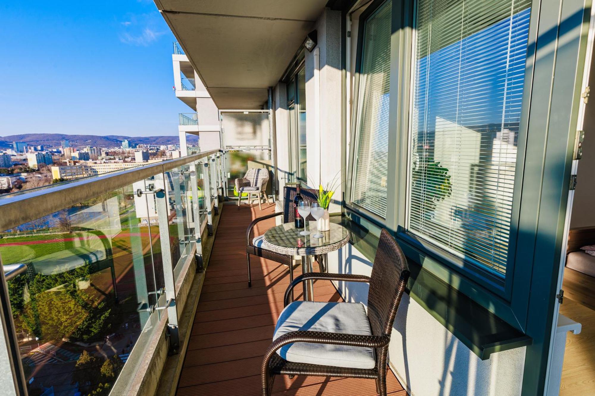 Sunny Apartment With Amazing Terrace On The 13Th Floor Near City Center Bratislava Dış mekan fotoğraf