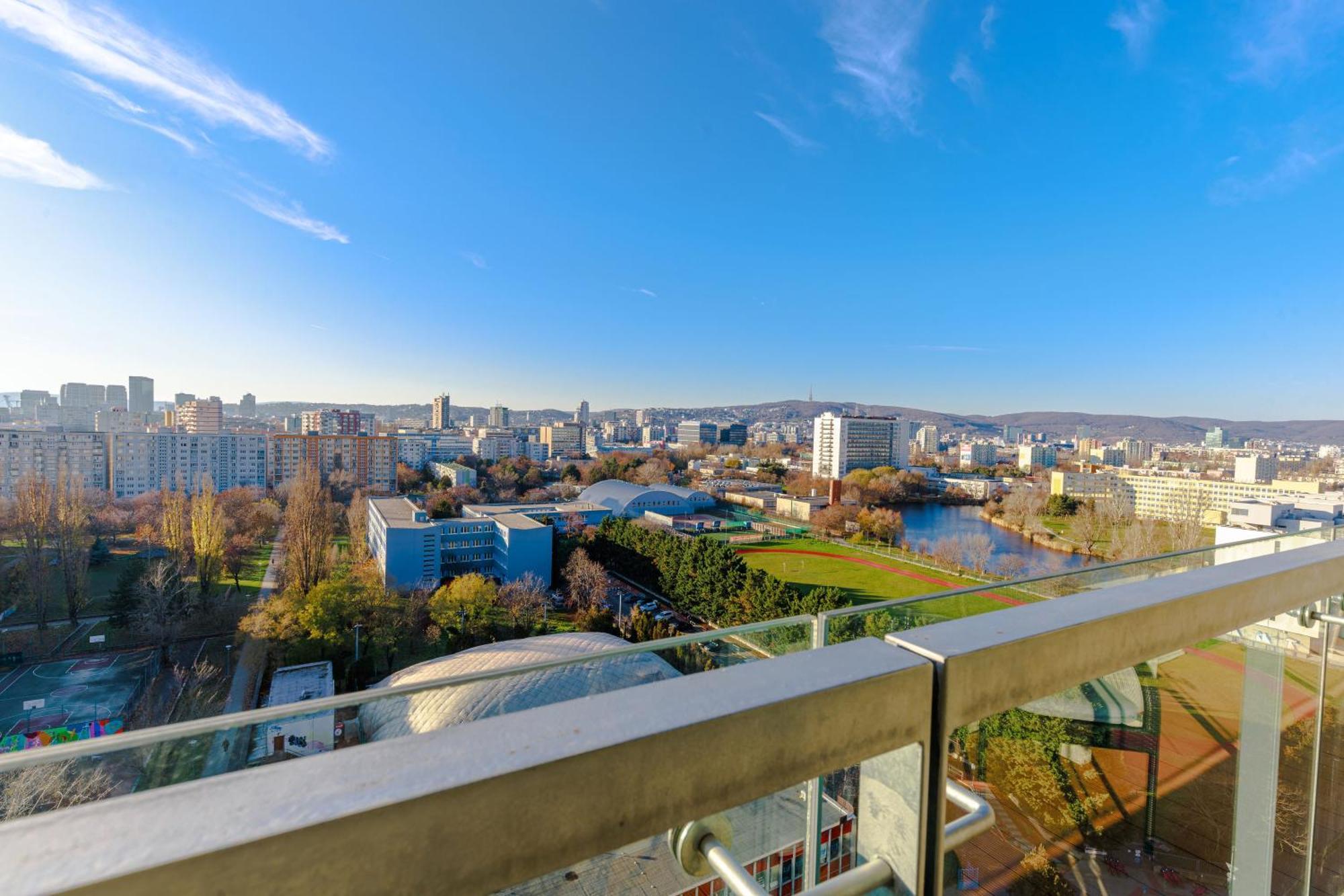 Sunny Apartment With Amazing Terrace On The 13Th Floor Near City Center Bratislava Dış mekan fotoğraf